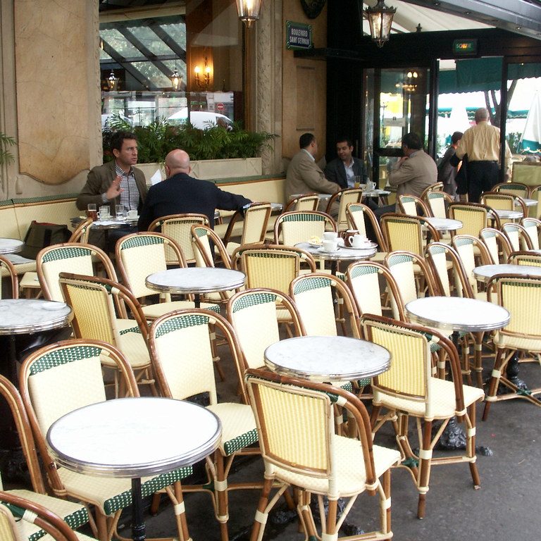 La terrasse &agrave; l&rsquo;ap&eacute;ritif